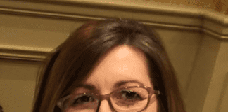 ‘Gradam Phearsa na Bliana’ do Dúchasach Chonamara Karen Mannion