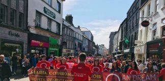 D’fhreastal slua measartha mór ar Lá Dearg na Mic Léinn