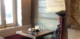 Heartbreaking picture of elderly man in a local pub sparks huge reaction galway daily man alone in pub in ireland 2020 pint of guinness covid-19