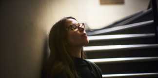 Galway singer-songwriter in running to win prestigious Album of the Year award! galway daily news showbiz arts niamh regan singer galway black gate