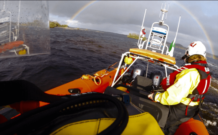 lough_derg_rnli_assist_6_people_on_a_40ft_cruiser_aground_on_the_galway_shore RNLI help rescue six people on boat run aground on the rocks