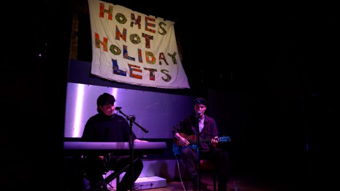 Seq 1.01_14_49_19.Still007